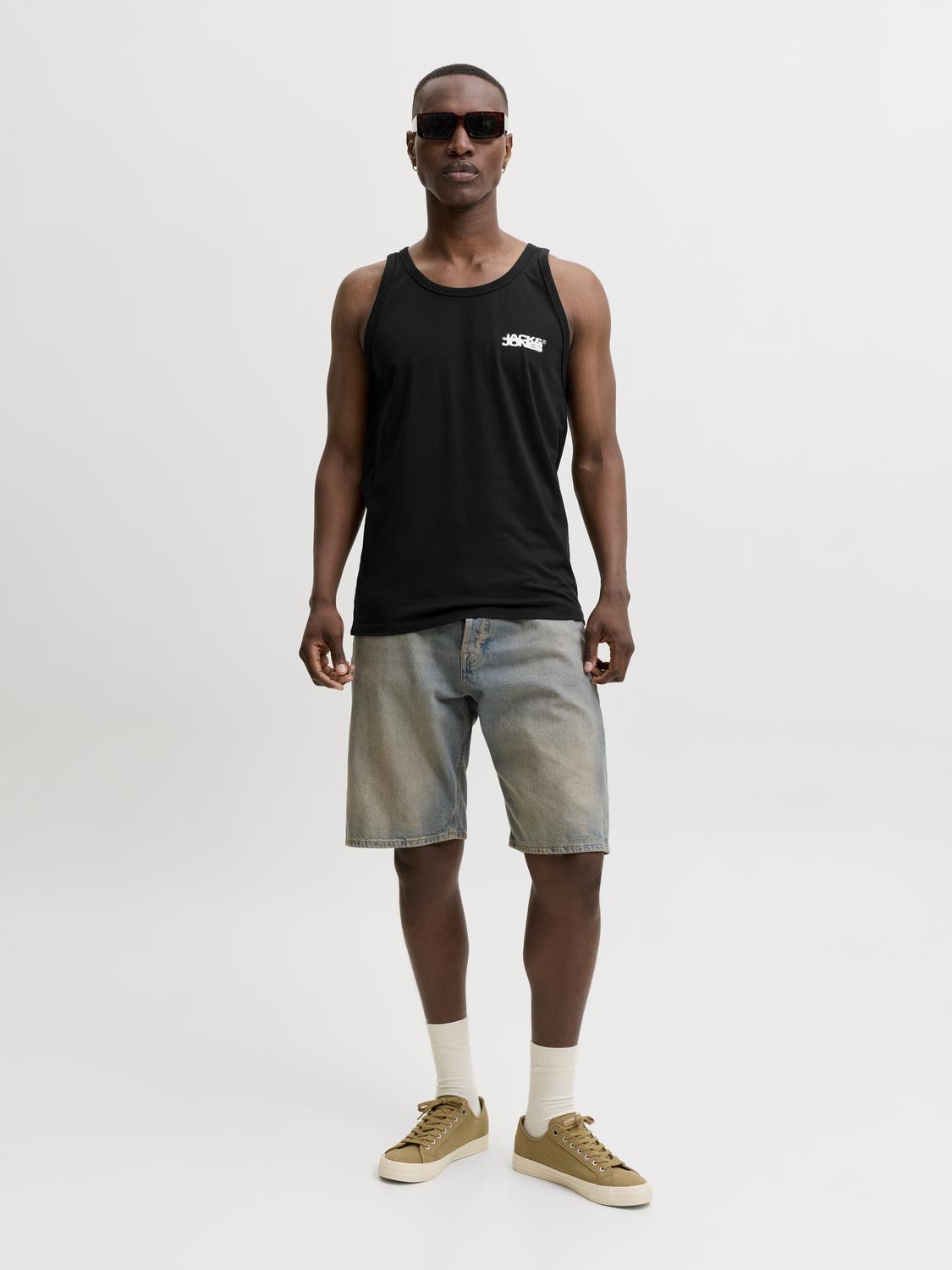 model_shot-front_full